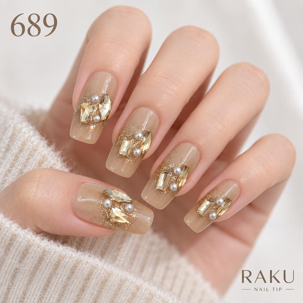 689 ネイルチップ シャンパンベージュ 大粒ビジュー パール 華やか 結婚式 パーティー コフィン ロング RAKU
