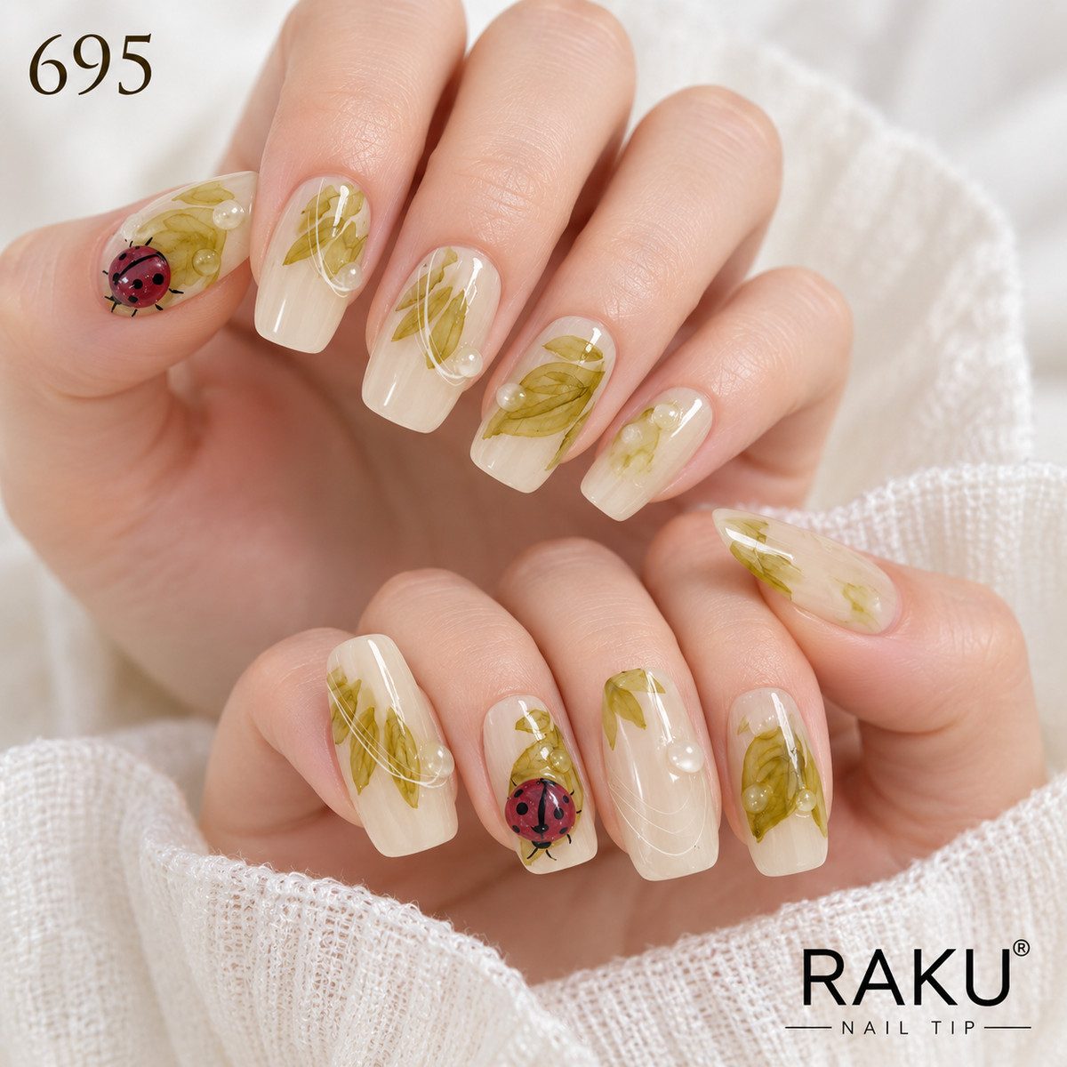 695 ネイルチップ リーフ てんとう虫 ボタニカル ナチュラル 春夏 お出かけ コフィン ミディアム RAKU